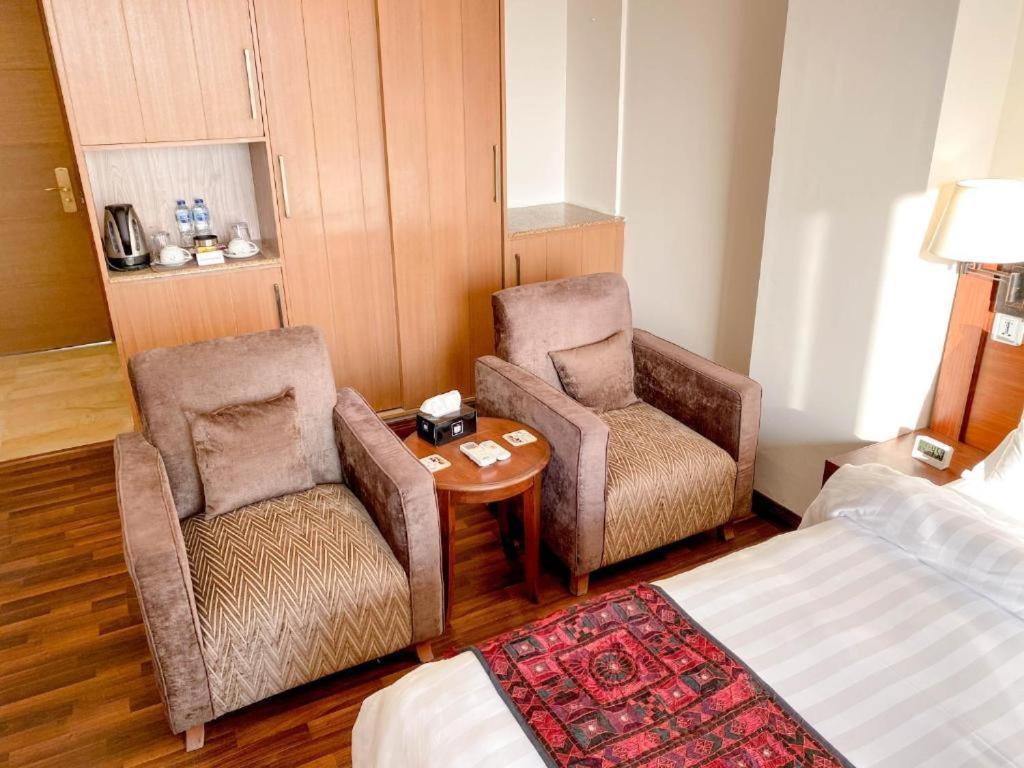 Esquire Hotels & Apartments Rawalpindi Buitenkant foto