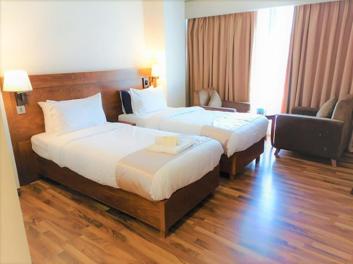 Esquire Hotels & Apartments Rawalpindi Buitenkant foto