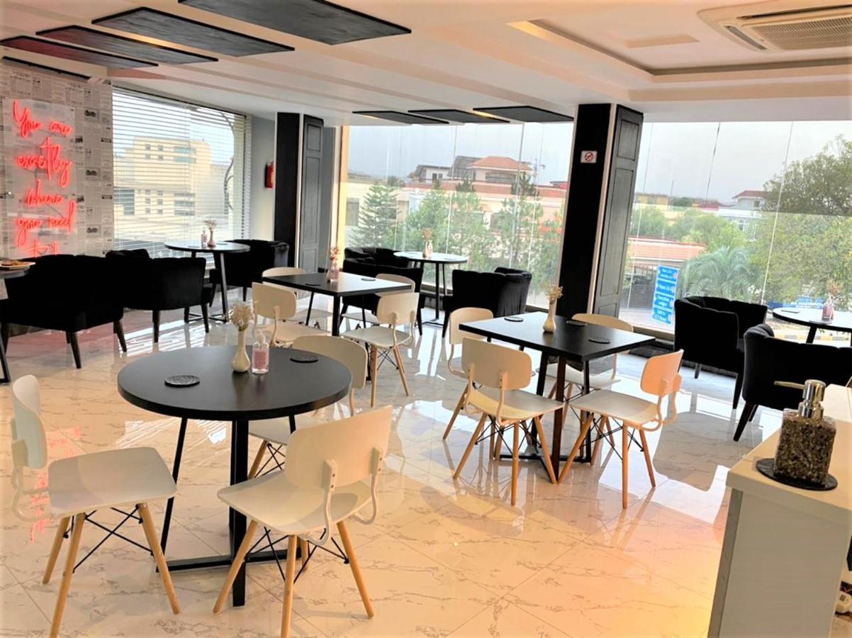 Esquire Hotels & Apartments Rawalpindi Buitenkant foto