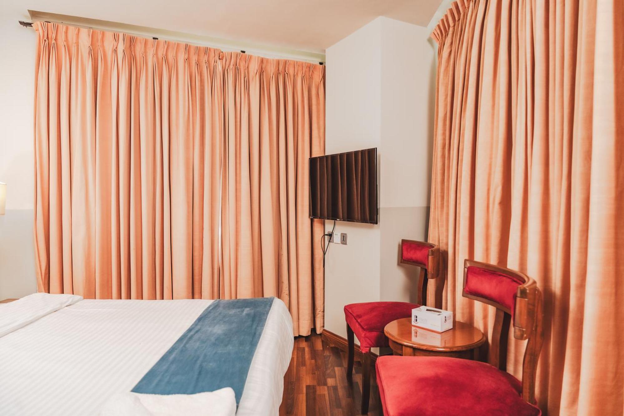 Esquire Hotels & Apartments Rawalpindi Buitenkant foto