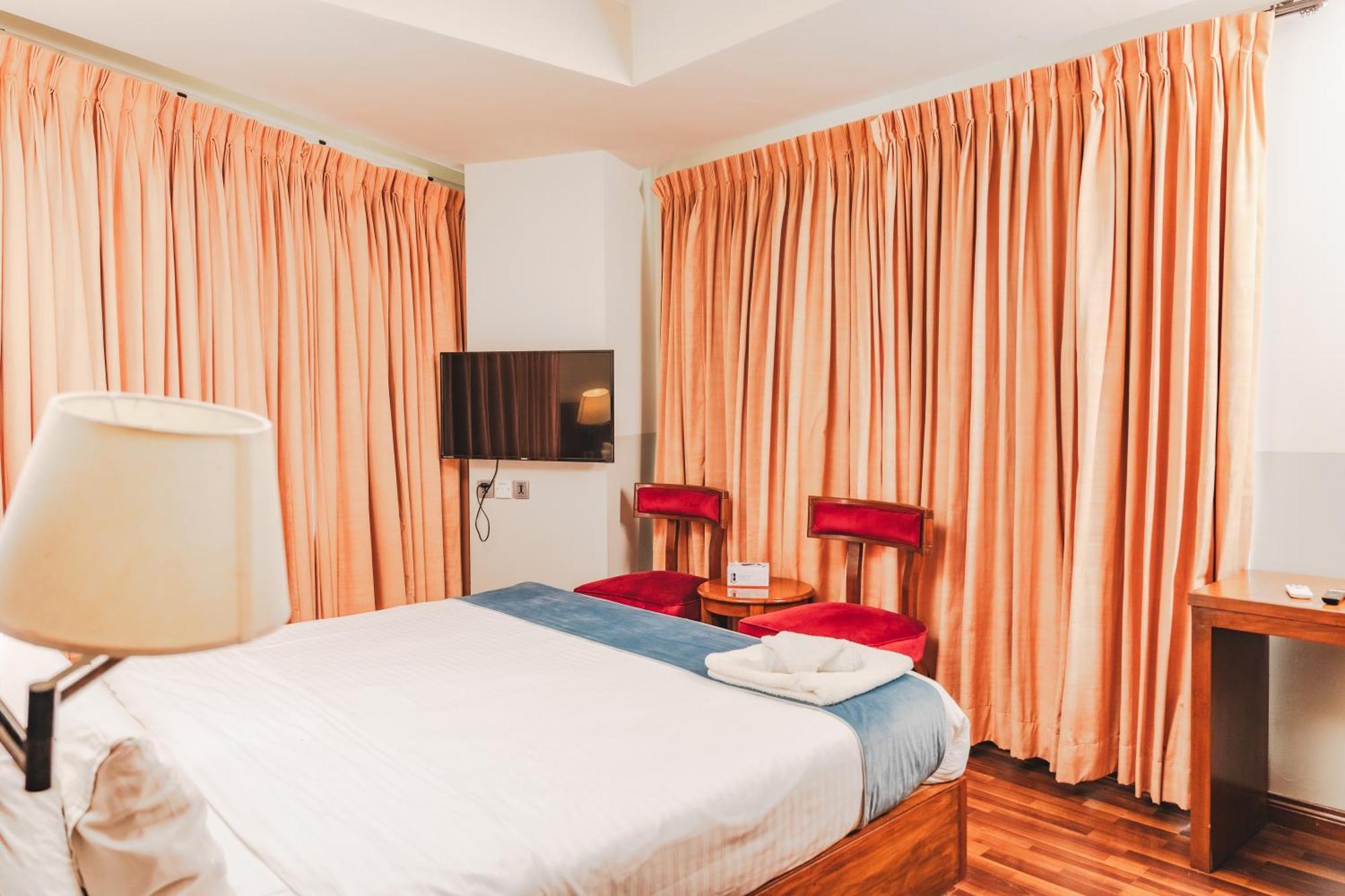 Esquire Hotels & Apartments Rawalpindi Buitenkant foto