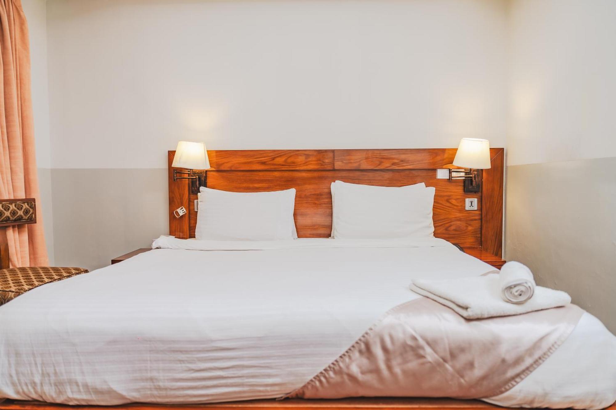 Esquire Hotels & Apartments Rawalpindi Buitenkant foto